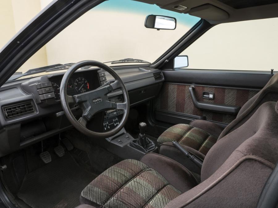 Интерьер Audi Quattro (Typ 85) 1981 года  (UK) (фото 10 из 18)